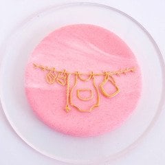 Askıda Bebek Kıyafetleri Kabartma Baskı