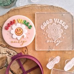 3 Boyutlu ''Good Vibes Only'' Şeker Hamuru Kabartma Baskı Kalıbı - Parti, Doğum Günü ve Pozitif Konseptli Kurabiyeler İçin