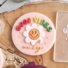 3 Boyutlu ''Good Vibes Only'' Şeker Hamuru Kabartma Baskı Kalıbı - Parti, Doğum Günü ve Pozitif Konseptli Kurabiyeler İçin