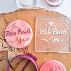 3 Boyutlu ''She Said Yes'' 2 Şeker Hamuru Kabartma Baskı Kalıbı - Evlilik Teklifi, Nişan ve Söz Kurabiyeleri İçin