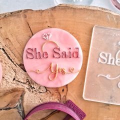 3 Boyutlu ''She Said Yes'' 2 Şeker Hamuru Kabartma Baskı Kalıbı - Evlilik Teklifi, Nişan ve Söz Kurabiyeleri İçin