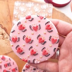 Kanatlı Kalp Doku Kabartma Baskı