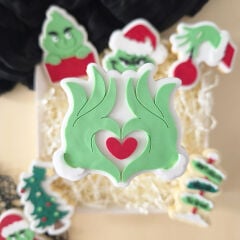Kalp Yapan Grinch Elleri Şeker Hamuru Kalıbı #131